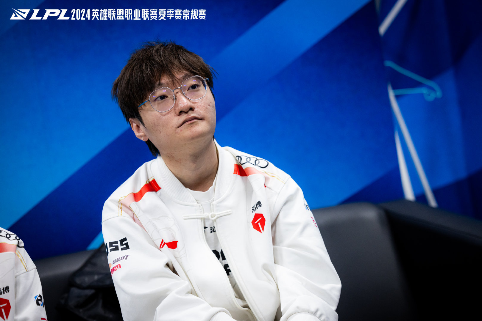 九游-Scout赛事官方发布势不可挡新规，老鹰争议不断！的简单介绍